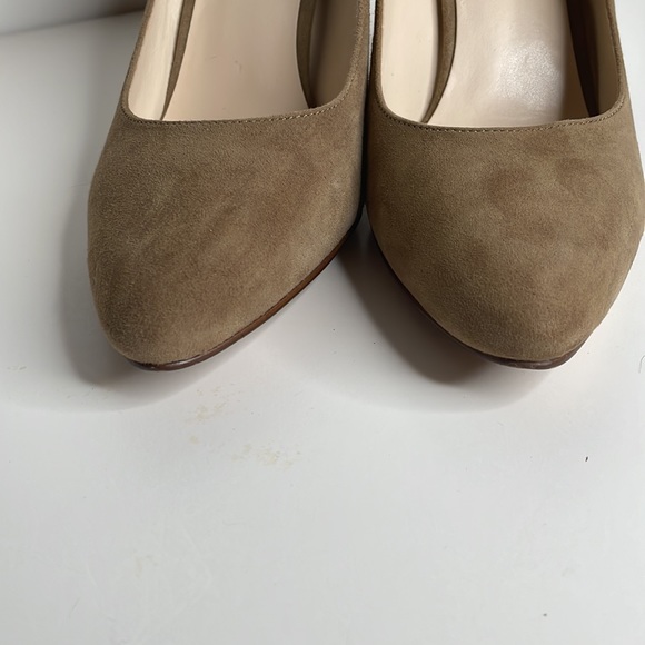 Nine West suede leather heel pumps in light brown/camel, rounded heel,  size 9 M - Picture 5 of 9